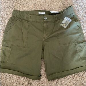 NWT utility Bermuda shorts 18